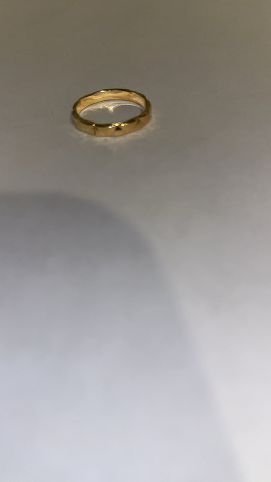 Gold ring: triangle design