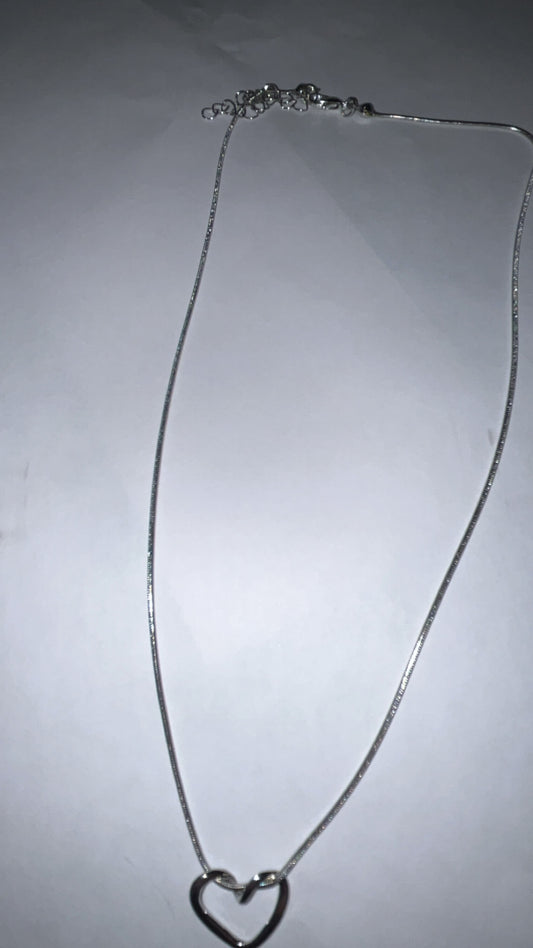 Silver necklace: 1 opened silver heart