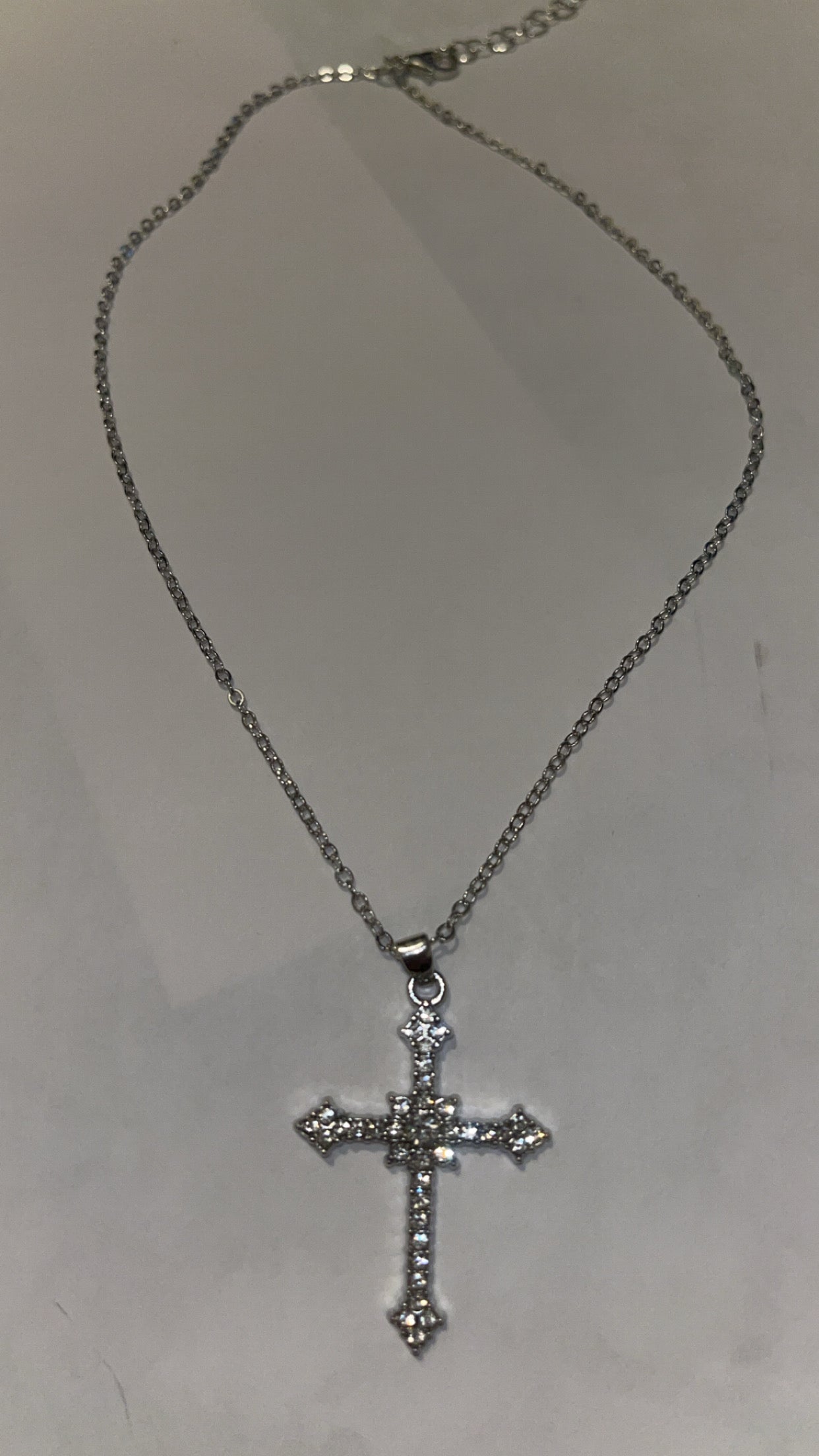 Silver necklace: Shiny silver cross