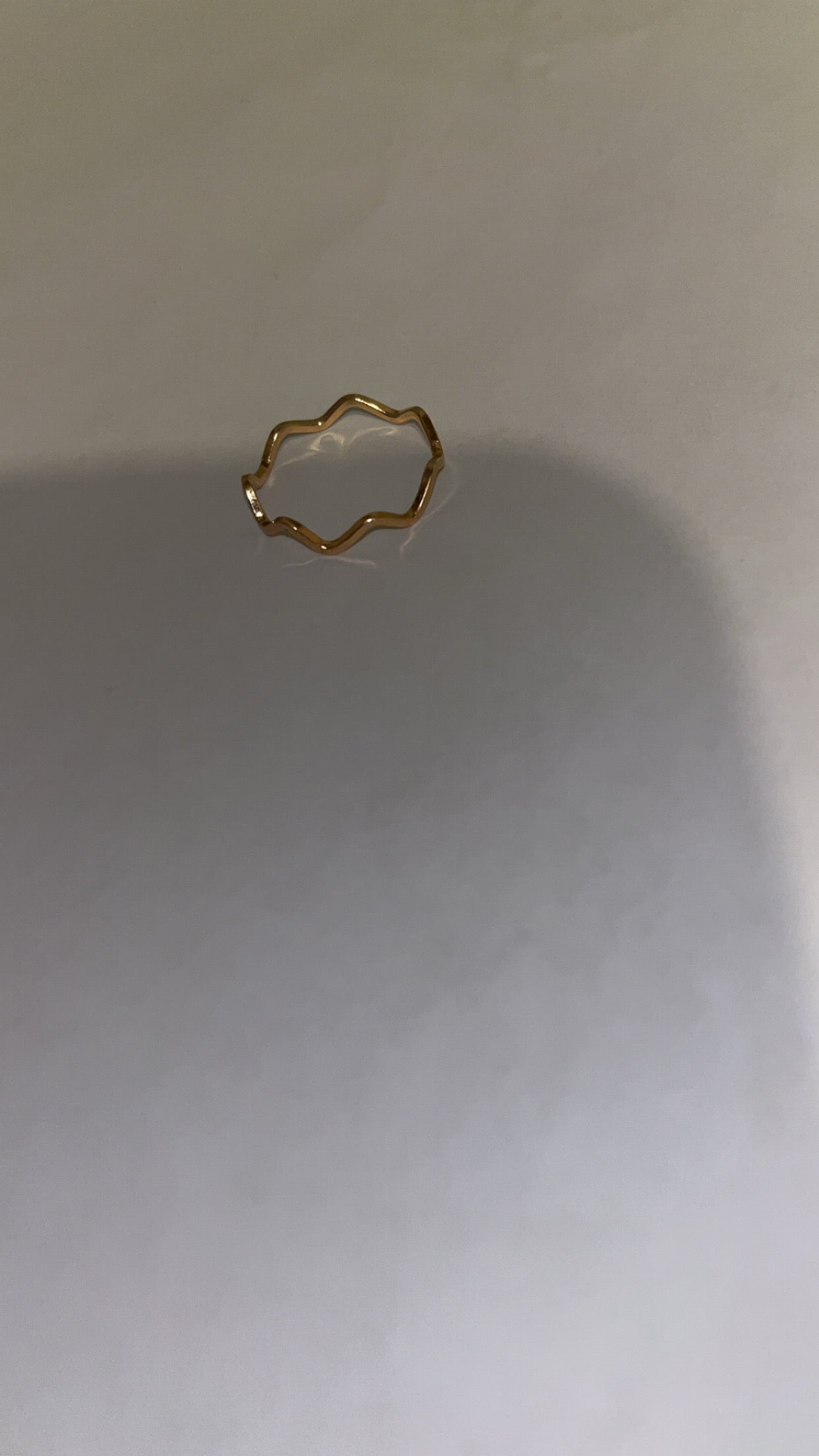 Gold ring: crown shaped