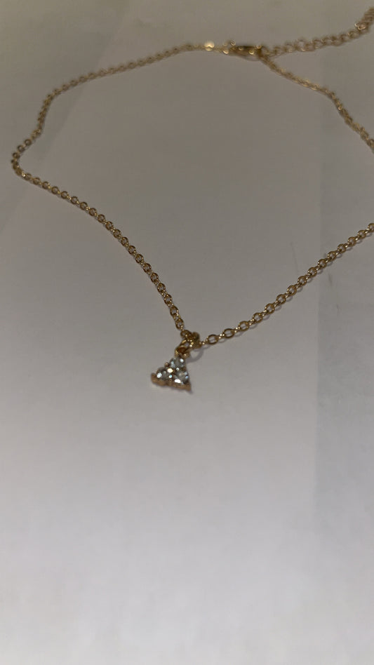 Gold necklace: Diamonds in a triangle